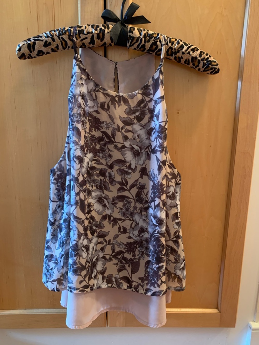 Sans Souci Floral Layered Halter Camisole in Cream and Gray Size M